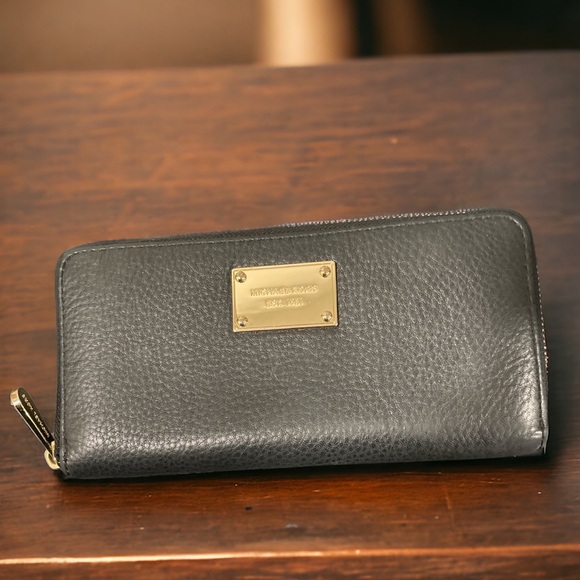 Michael Kors Double Zippered Long Wallet - Picture 1 of 6